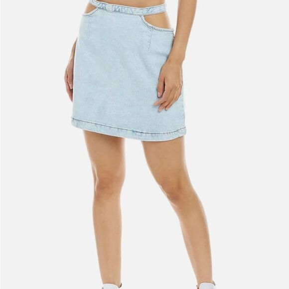 We Wore What Cut Out Light  Denim Mini Skirt sz L NWT - Picture 2 of 5